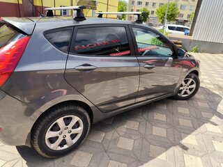 2013 Hyundai Solaris I, серый, 725000 рублей, вид 2