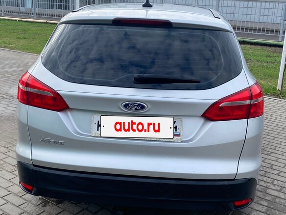 2017 Ford Focus III Рестайлинг, серебристый, 800000 рублей - вид 1