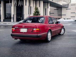 1991 Mercedes-Benz W124 500 E, красный, 12000000 рублей, вид 4