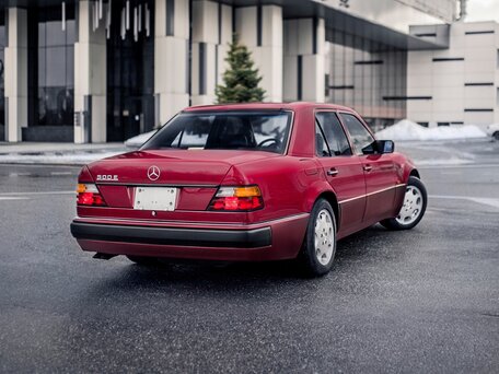 1991 Mercedes-Benz W124 500 E, красный, 12000000 рублей, вид 4