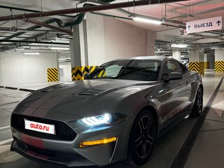 2021 Ford Mustang VI Рестайлинг, серебристый, 3000000 рублей, вид 1