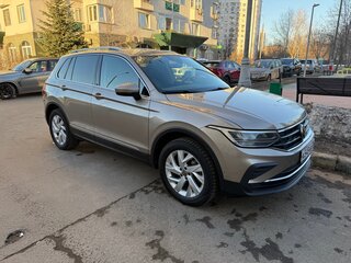 2021 Volkswagen Tiguan II Рестайлинг, коричневый, 2900000 рублей, вид 1