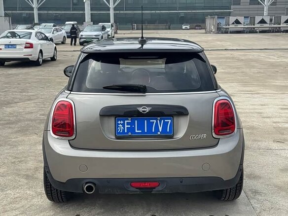 2020 Mini Hatch Cooper III (F55/F56) Рестайлинг, серый, 2050000 рублей - вид 5