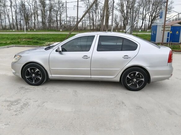 2013 Skoda Octavia II (A5) Рестайлинг, серебристый, 800000 рублей - вид 7
