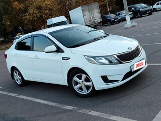 2013 Kia Rio III, белый, 800000 рублей, вид 3