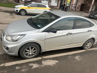 2011 Hyundai Solaris I, серебристый, 450000 рублей, вид 4