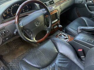 2003 Mercedes-Benz S-Класс 500 7-speed IV (W220) Рестайлинг, чёрный, 850000 рублей, вид 3