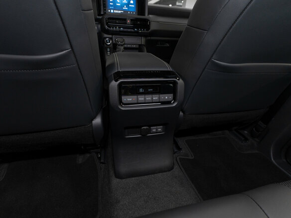 2025 Toyota Land Cruiser Prado 250 Series, белый, 9990000 рублей - вид 12