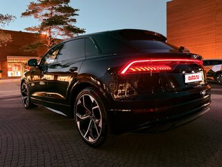 2019 Audi Q8 55 TFSI I (4M), чёрный, 6050000 рублей, вид 2