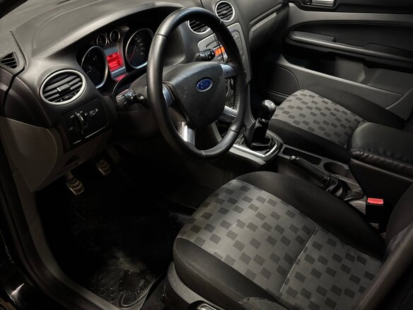 2008 Ford Focus II Рестайлинг, чёрный, 600000 рублей - вид 8