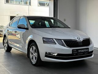 2018 Skoda Octavia III (A7) Рестайлинг, белый, 1820000 рублей, вид 3