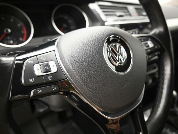 2018 Volkswagen Tiguan II, серебристый, 2035000 рублей - вид 10