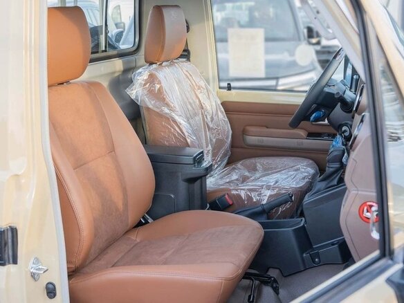 2025 Toyota Land Cruiser 79 70 Series Рестайлинг 2, бежевый, 6858000 рублей - вид 15