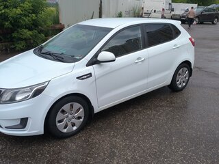 2015 Kia Rio III, белый, 700000 рублей, вид 4