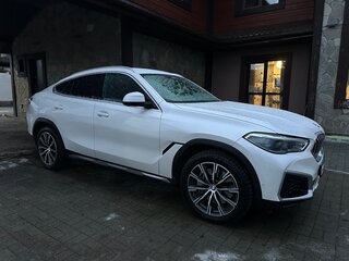 2022 BMW X6 40d III (G06), белый, 8000000 рублей, вид 4