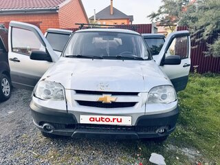 2013 Chevrolet Niva I Рестайлинг, серебристый, 350000 рублей, вид 2