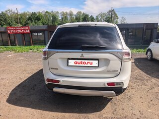 2014 Mitsubishi Outlander III, белый, 1200000 рублей, вид 3