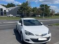 2013 Opel Astra GTC J Рестайлинг, белый, 750000 рублей - вид 2