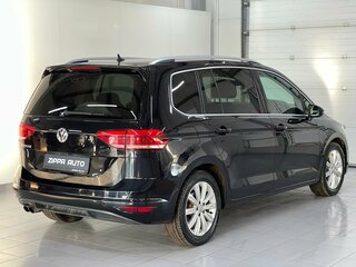2017 Volkswagen Touran II, чёрный, 1629000 рублей, вид 4