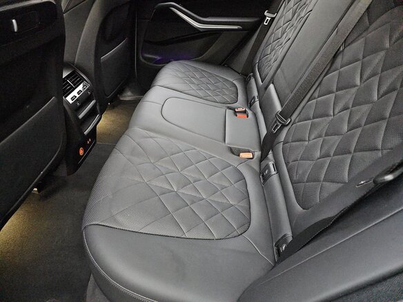 2024 BMW X5 40i IV (G05/G18) Рестайлинг, серый - вид 11