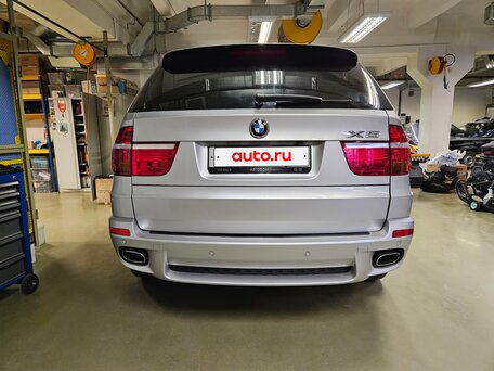 2009 BMW X5 4.8i II (E70), серебристый, 3300000 рублей, вид 4
