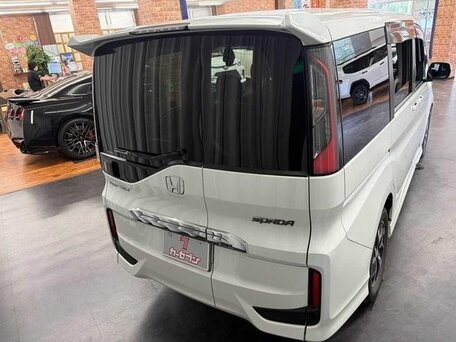2021 Honda Stepwgn Spada V Рестайлинг, белый, 1880000 рублей, вид 3