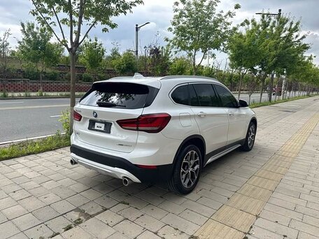 2022 BMW X1 Long 20Li sDrive II (F48) Рестайлинг, белый, 1960000 рублей, вид 4