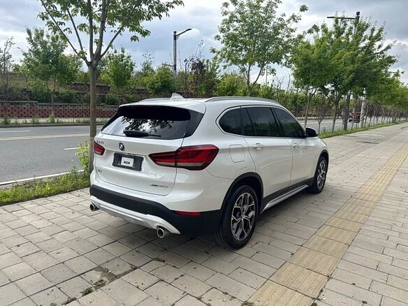 2022 BMW X1 20Li sDrive II (F48) Рестайлинг, белый - вид 3