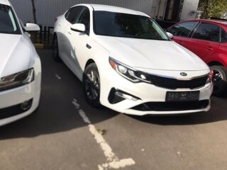 2019 Kia Optima IV Рестайлинг, жёлтый, 1299000 рублей, вид 4