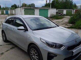 2018 Kia Ceed III, серебристый, 1600000 рублей, вид 3