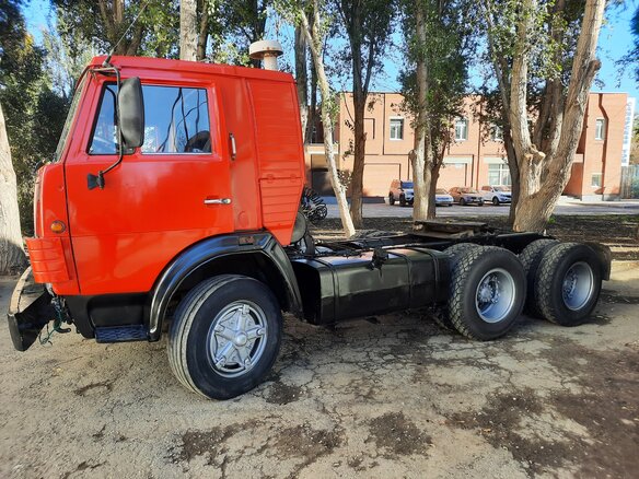 1990 КамАЗ 54112, красный, 350000 рублей - вид 8