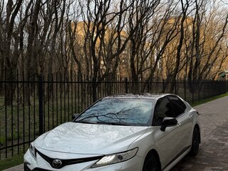 2021 Toyota Camry VIII (XV70) Рестайлинг, белый, 3250000 рублей, вид 1