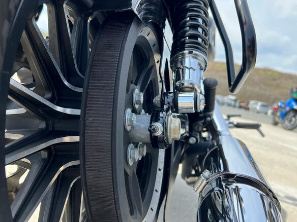 2015 Harley-Davidson Sportster 883, серебристый, 720000 рублей - вид 3