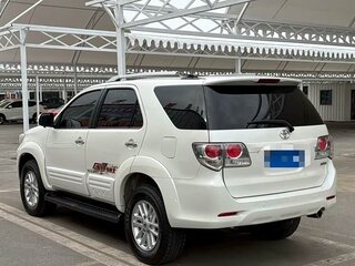 2015 Toyota Fortuner I Рестайлинг 2, белый, 2500000 рублей, вид 4