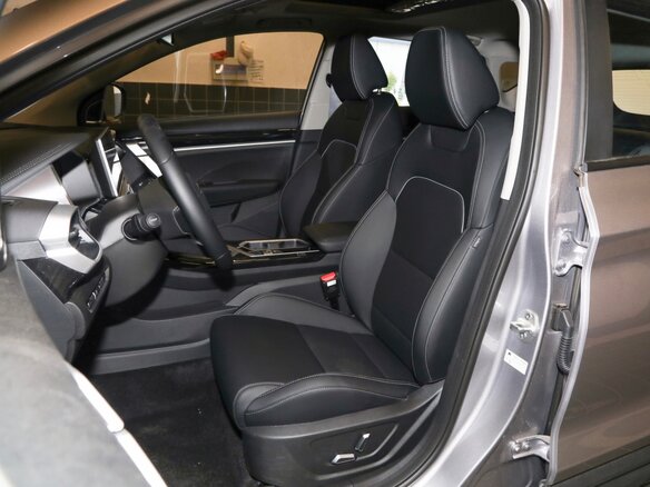 2026 Geely Binyue I Рестайлинг 2, серый, 1818000 рублей - вид 12