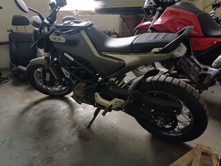 2021 Husqvarna Svartpilen 401, серый, 500000 рублей, вид 2