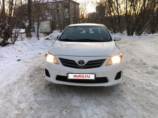 2013 Toyota Corolla X (E140, E150) Рестайлинг, белый, 900000 рублей, вид 2