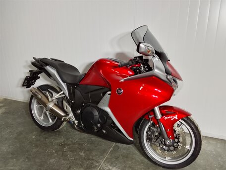2011 Honda VFR 1200, красный, 669000 рублей, вид 3