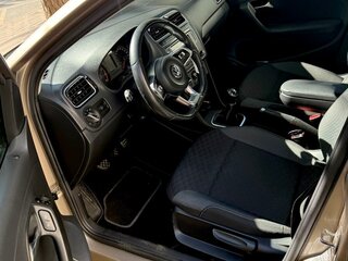 2018 Volkswagen Polo V Рестайлинг, золотистый, 1150000 рублей, вид 2