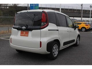 2022 Toyota Sienta III, белый, 1290005 рублей, вид 3
