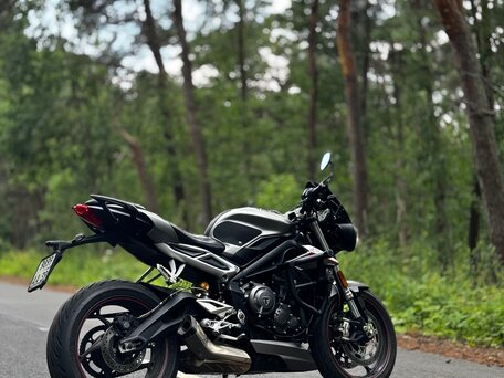 2018 Triumph Street Triple, серый, 850000 рублей, вид 4