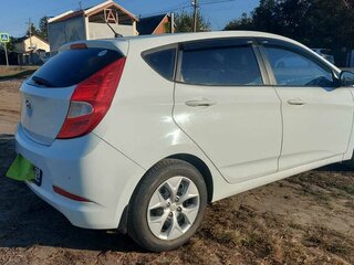 2015 Hyundai Solaris I Рестайлинг, белый, 800000 рублей, вид 3