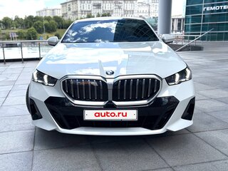 2024 BMW 5 серии 520i VIII (G60/G61/G68), белый, 6710000 рублей, вид 2