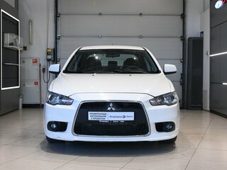 2013 Mitsubishi Lancer X Рестайлинг, белый, 679000 рублей, вид 2
