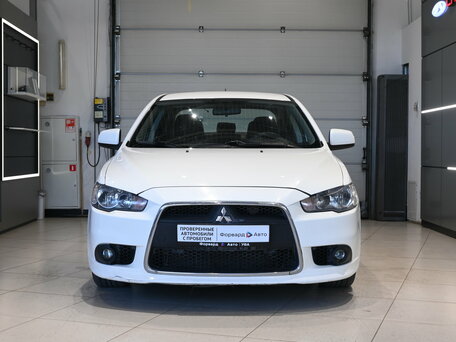 2013 Mitsubishi Lancer X Рестайлинг, белый, 679000 рублей, вид 2