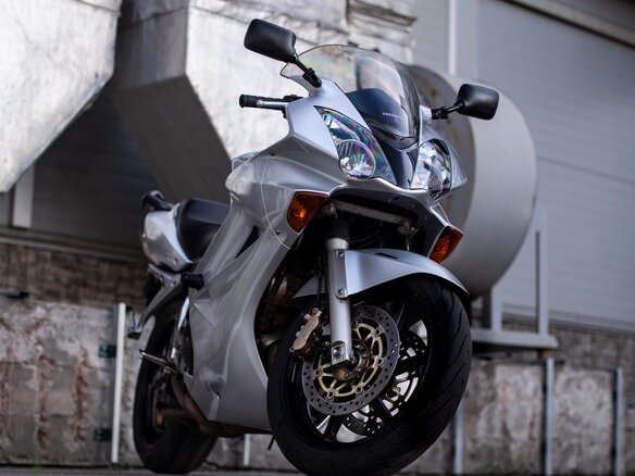 2003 Honda VFR 800, серебристый, 490000 рублей