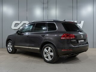 2012 Volkswagen Touareg II, серый, 2439000 рублей, вид 2