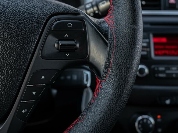 2017 Kia Ceed II Рестайлинг, белый, 1439000 рублей - вид 17