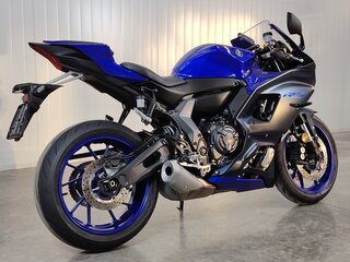 2023 Yamaha YZF-R7, синий, 849000 рублей, вид 5