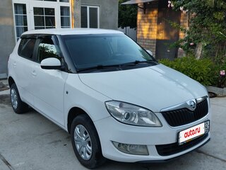 2013 Skoda Fabia II Рестайлинг, белый, 699000 рублей, вид 3